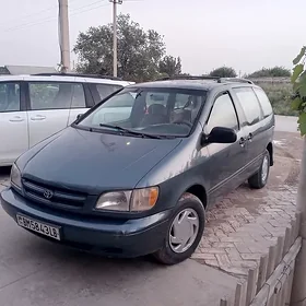 Toyota Sienna 1999