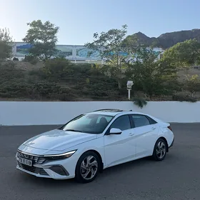 Hyundai Elantra 2024