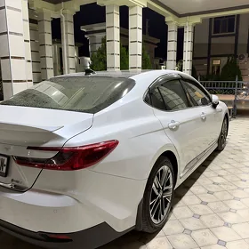 Toyota Camry Hybrid 2025