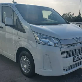 Toyota Hiace 2022