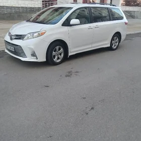 Toyota Sienna 2018