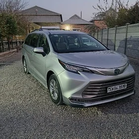 Toyota Sienna 2021