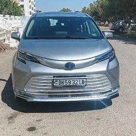 Toyota Sienna 2021