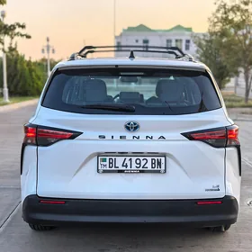 Toyota Sienna 2021