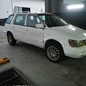 Mitsubishi Chariot 1995