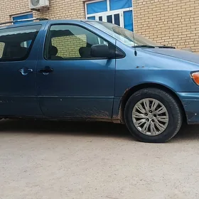 Toyota Sienna 2002