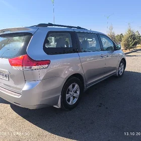 Toyota Sienna 2010
