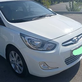 Hyundai Accent 2013