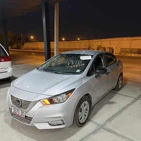 Nissan Versa 2021