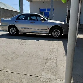 Mitsubishi Diamante 1995