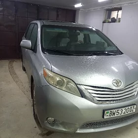 Toyota Sienna 2016