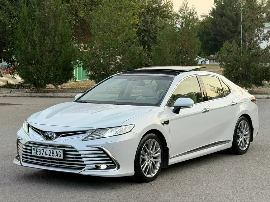Toyota Camry 2021 - 1