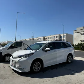Toyota Sienna 2021