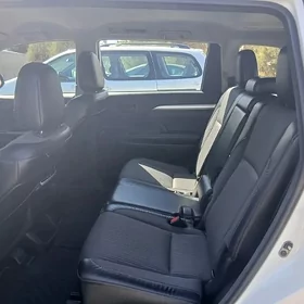 Toyota Highlander 2024