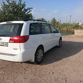 Toyota Sienna 2004