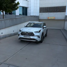Toyota Highlander 2021