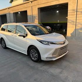 Toyota Sienna 2021