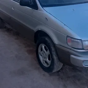 Mitsubishi Chariot 1995