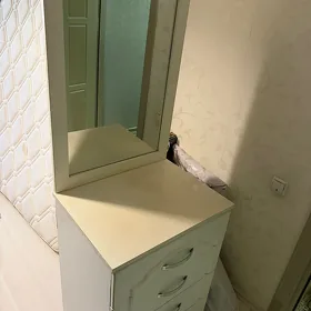 Трюмо  с зеркалом