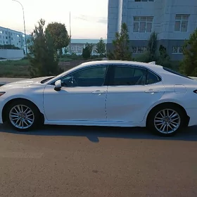 Toyota Camry 2019