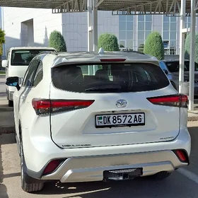 Toyota Highlander 2021