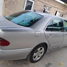 Mercedes-Benz E320 2001