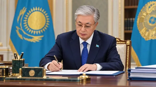 Президент Казахстана Токаев досрочно распустил маслихаты всех уровней