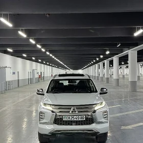 Mitsubishi Pajero 2020