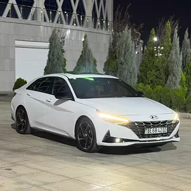 Hyundai Elantra 2022