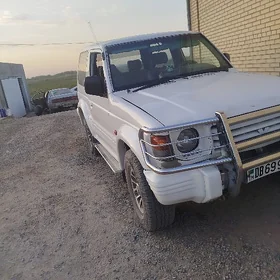 Mitsubishi Pajero 1992