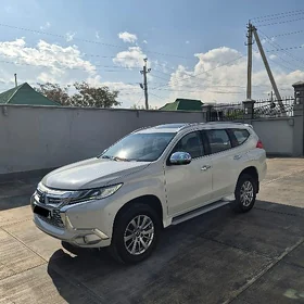 Mitsubishi Montero 2016