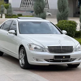 Mercedes-Benz S-Class 2010
