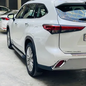 Toyota Highlander 2021