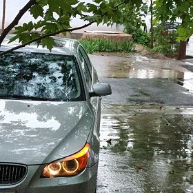 BMW E60 2003