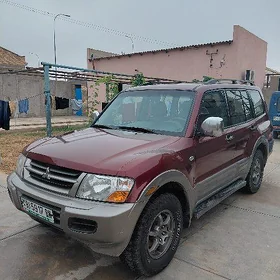 Mitsubishi Montero 2002