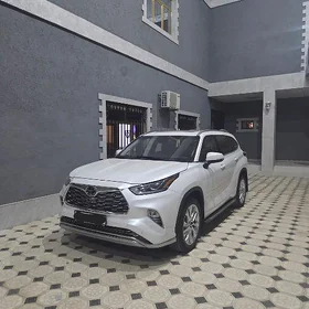 Toyota Highlander 2021