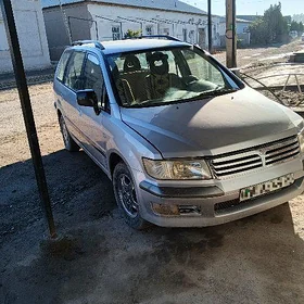 Mitsubishi Chariot 2003