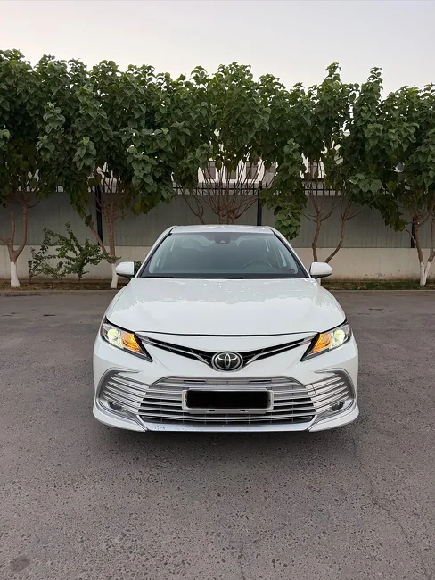 Toyota Camry 2020 - 1