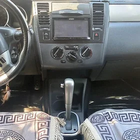 Nissan Versa 2011