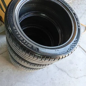 235/45/18/ MISHELIN