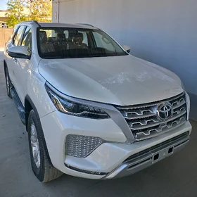Toyota Fortuner 2022