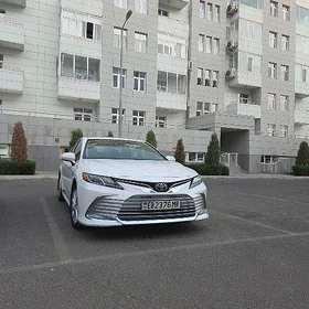 Toyota Camry 2021