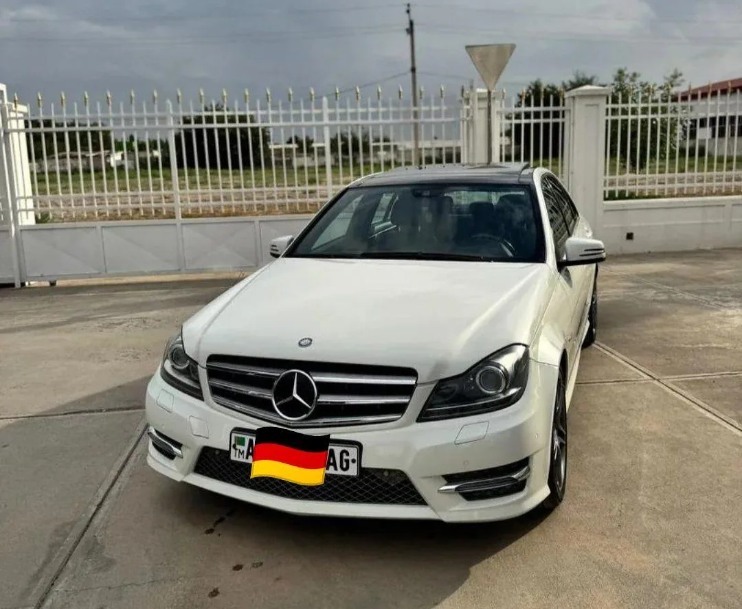 Mercedes-Benz C350 2012 - 1