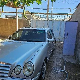 Mercedes-Benz E320 1996