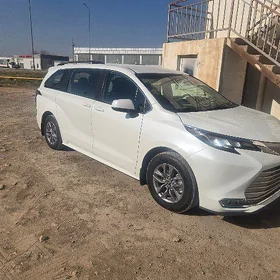 Toyota Sienna 2023