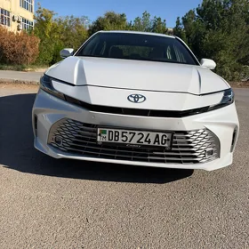 Toyota Camry 2025