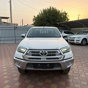 Toyota Hilux 2023