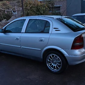 Opel Astra 2003