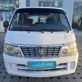 Nissan NV3500 2010