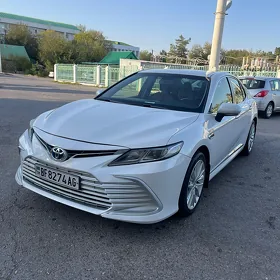 Toyota Camry Hybrid 2021